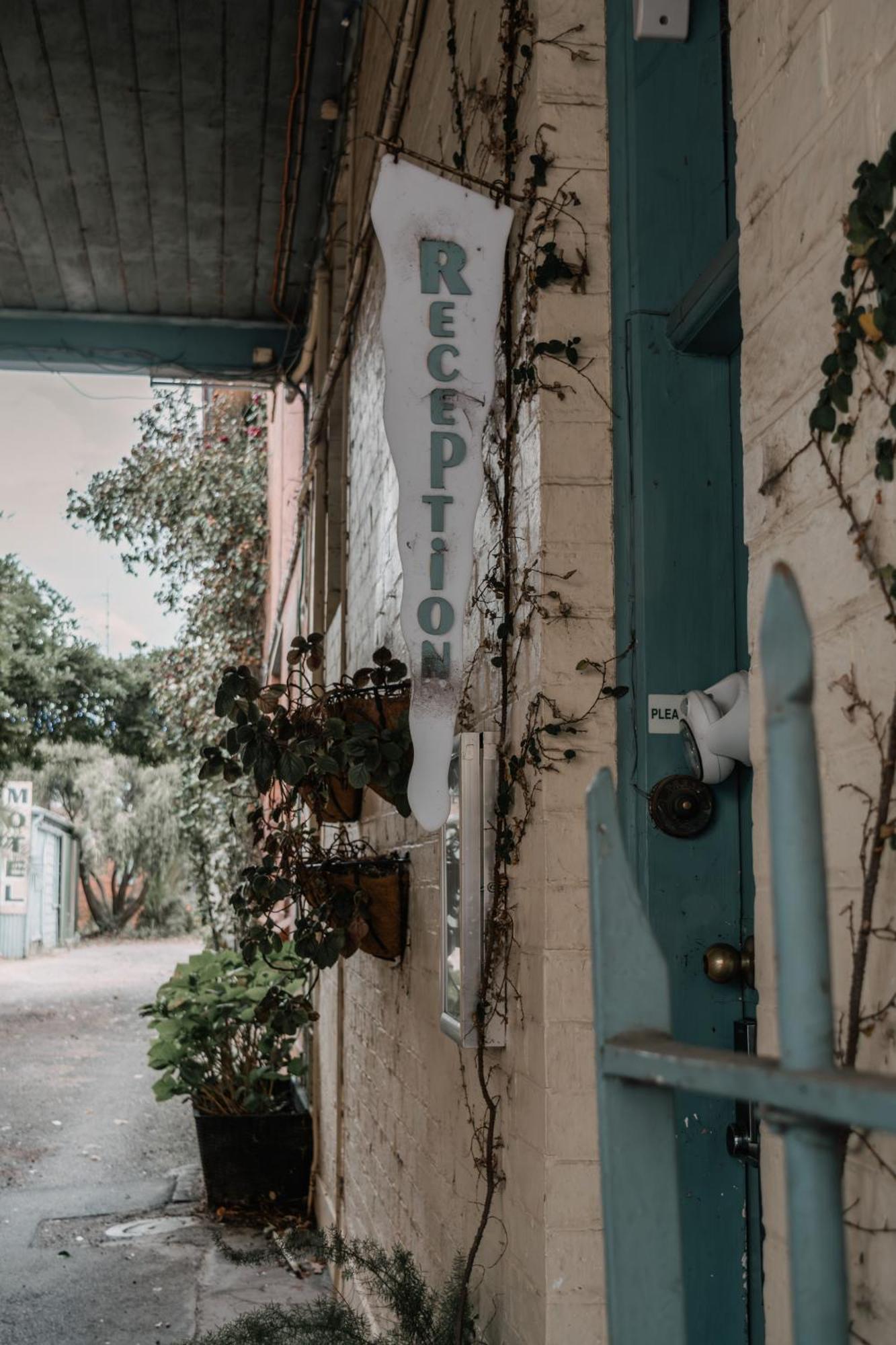 La Cochon Rose Motel Saint Arnaud Exterior foto
